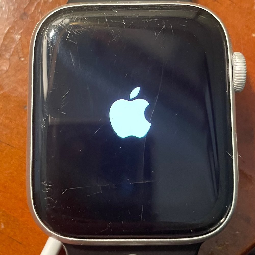 Used Apple Watch Series 4 44mm - Space Gray Aluminum & Ceramic Case with Band
